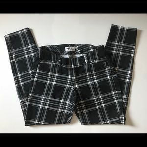 Old Navy Pixie Pant NWOT